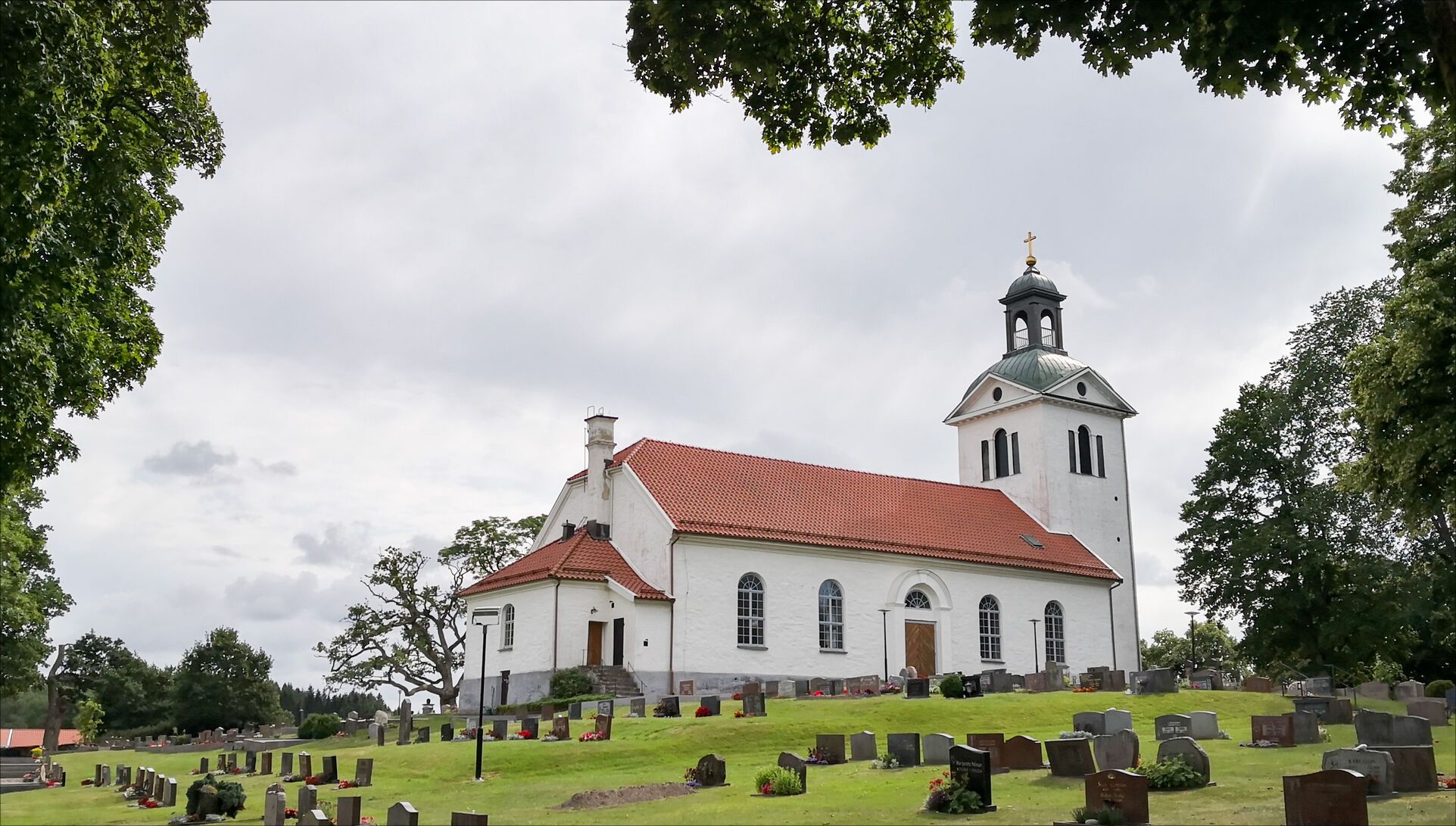 Starrkärrs Kyrka.jpg