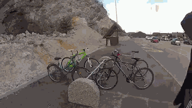stealing-a-bike-with-one-wheel.gif