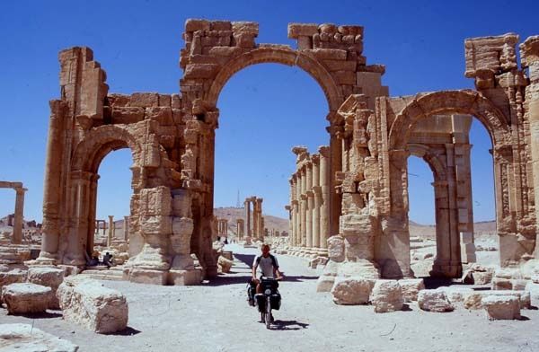 syr_2004_16.jpg ht=392