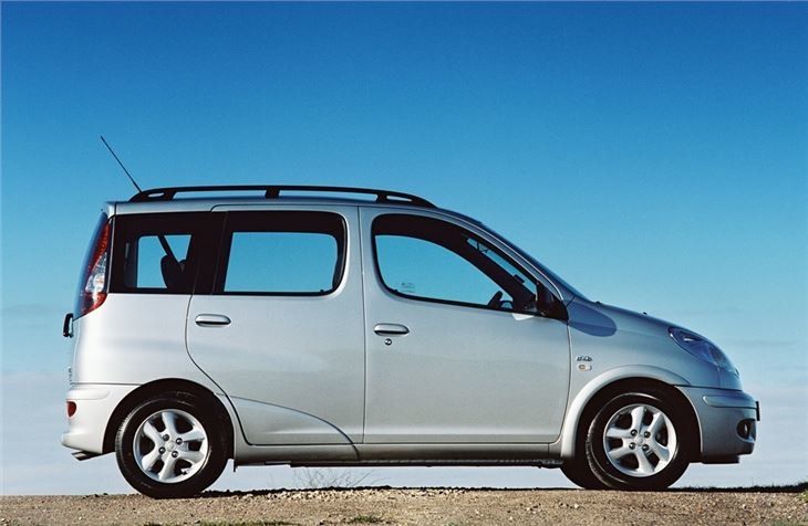 ToyotaYarisVerso2.jpg