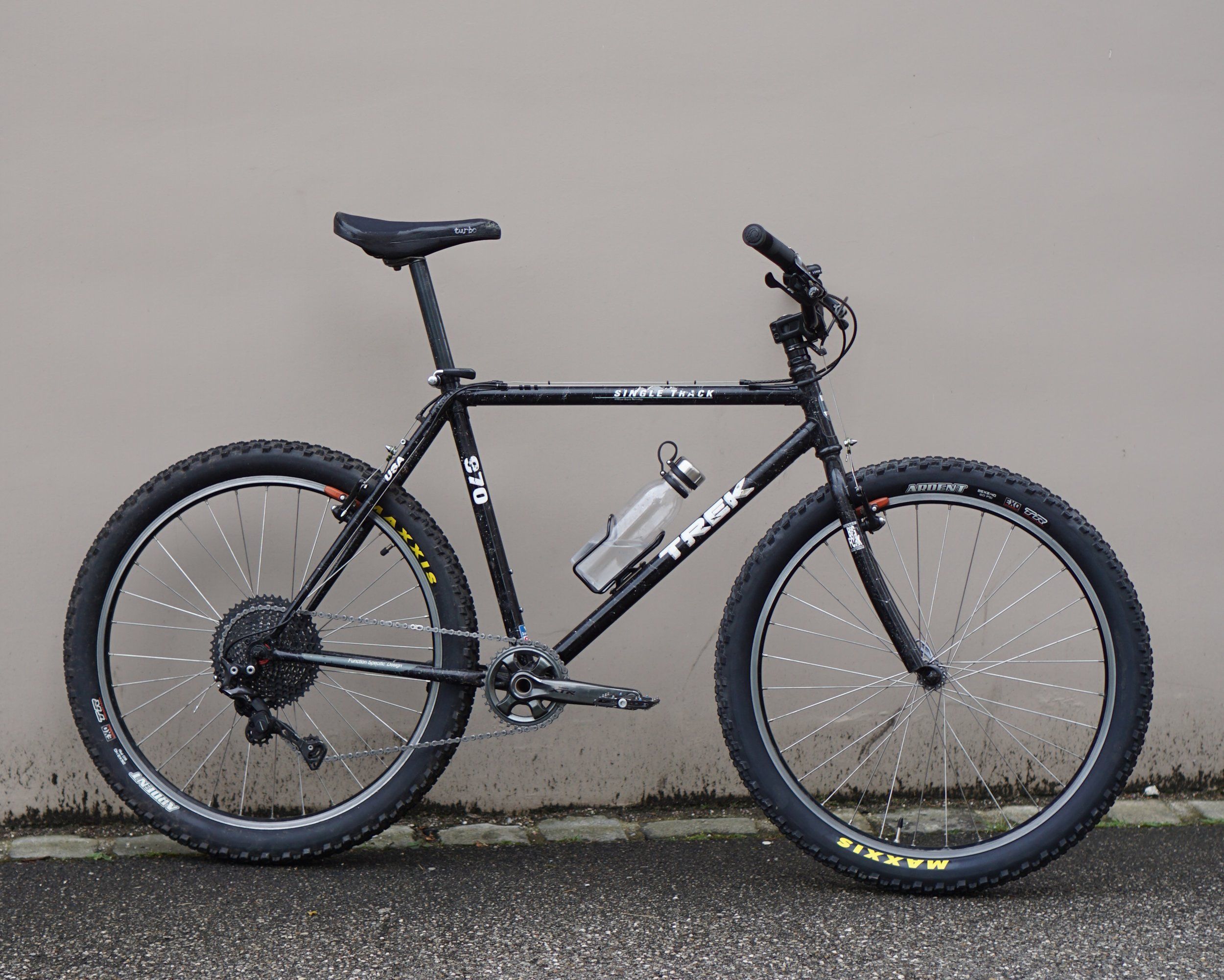 Trek970-BlackPerfection - 1 (2).jpeg