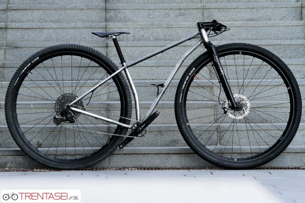 TRENTASEI36-steel-frame-MTB-configuration-36er-1024x683.webp