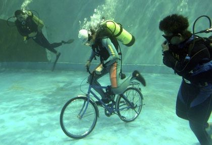 underwater-bicycles-shangha.jpg ht=288