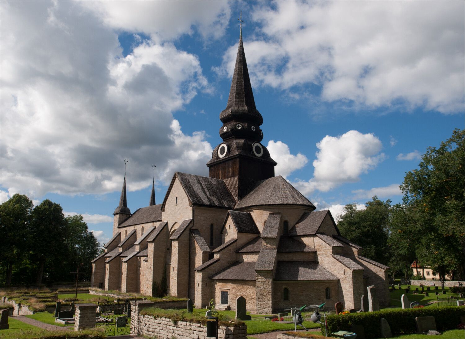 Varnhems Klosterkyrka.jpg
