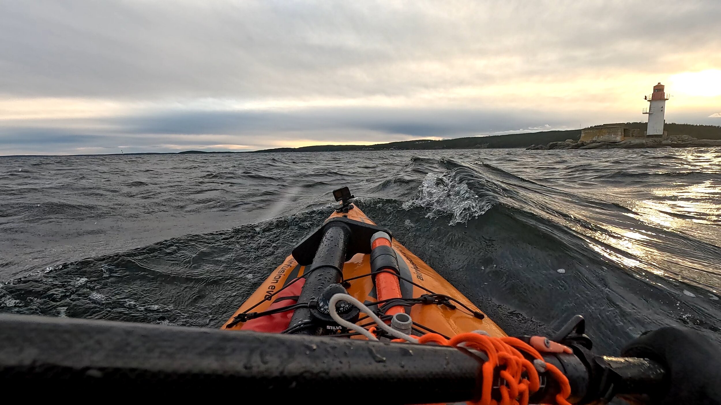 Wave and Airfusion EVO approaching Draghällan lighthouse Sundsvall.jpg