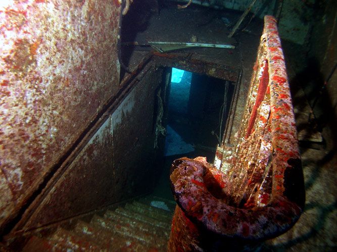 wrecksfaroud4.jpg ht=500