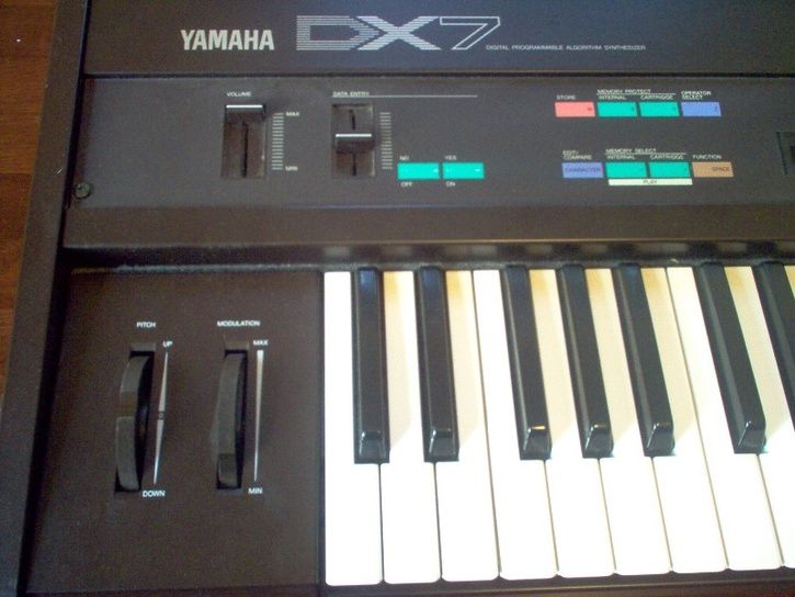YamahaDX7panelleft.jpg ht=544
