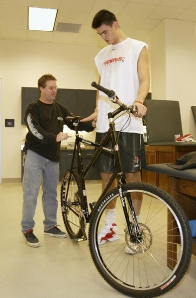 Yao-Ming-Bike1.jpg ht=600