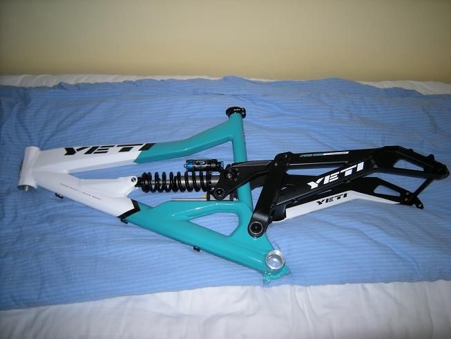 Yeti303R-DH.JPG ht=490