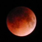 Total_lunar_eclipse_May_4_2004-Jpeter_smith.jpg