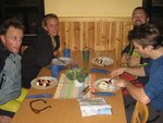 Andreas G_ Jenny_ Andreas A och Gösta lät sig väl smaka.JPG