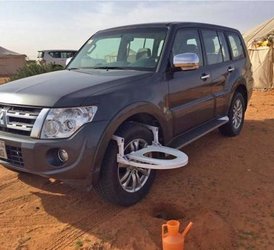 this-portable-toilet-attaches-right-to-your-car-tire-for-pooping-on-the-go-thumb.jpg