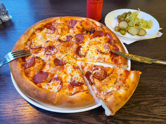 10 - Mickels Pizzeria Tenhult, Pizza Amerikana.jpg