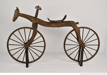 Vélociped  Drais von Sauerbronn, Karl Friedrich  Musée de National du Sport ca 1817.jpg
