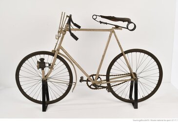Bicyclette Musée National du Sport 1890-tal.jpg