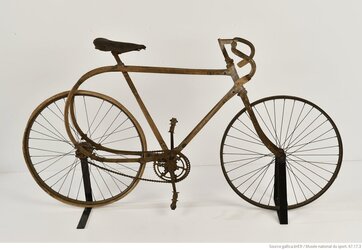 Bicyclette träslöjd Musée National du Sport ok år.jpg