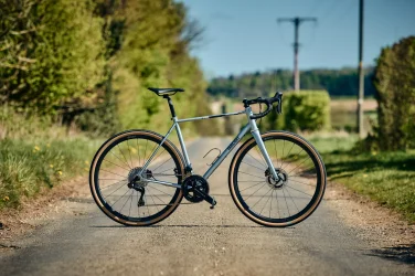 Strael-4.0-54T-Pearlescent-Blue-DuraAce-1.webp
