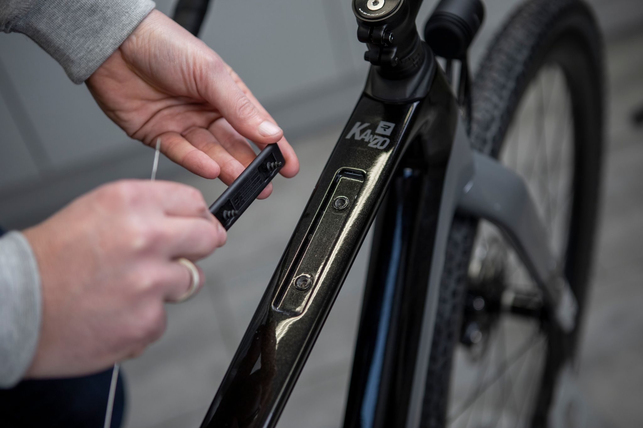Hidden_Top_Tube_Mounts_image1_2048x.jpg