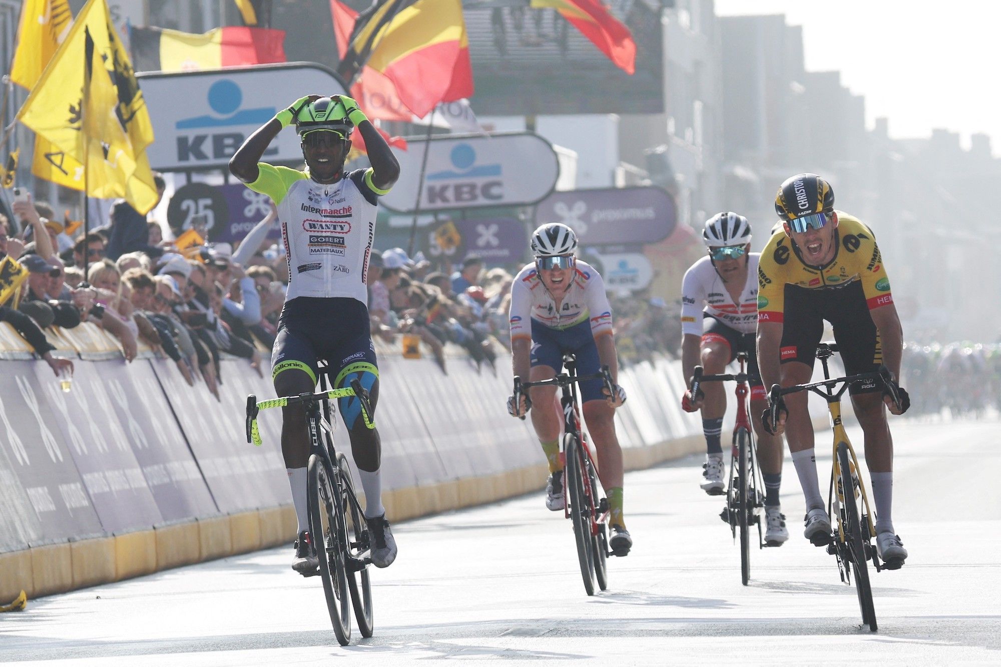 www.cyclingweekly.com