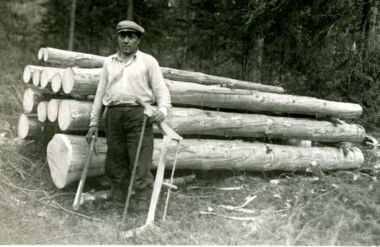 Finnish_lumberjack_in_1944.jpg
