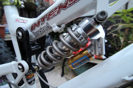 ohlins_damper_dh_1200-448x298.jpg