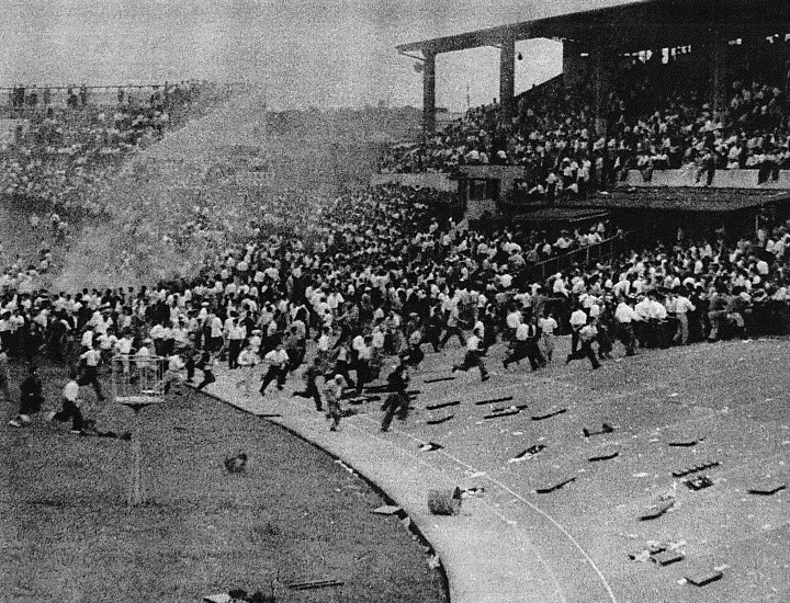 1954_Korakuen_Velodrome_Riot_01.jpg
