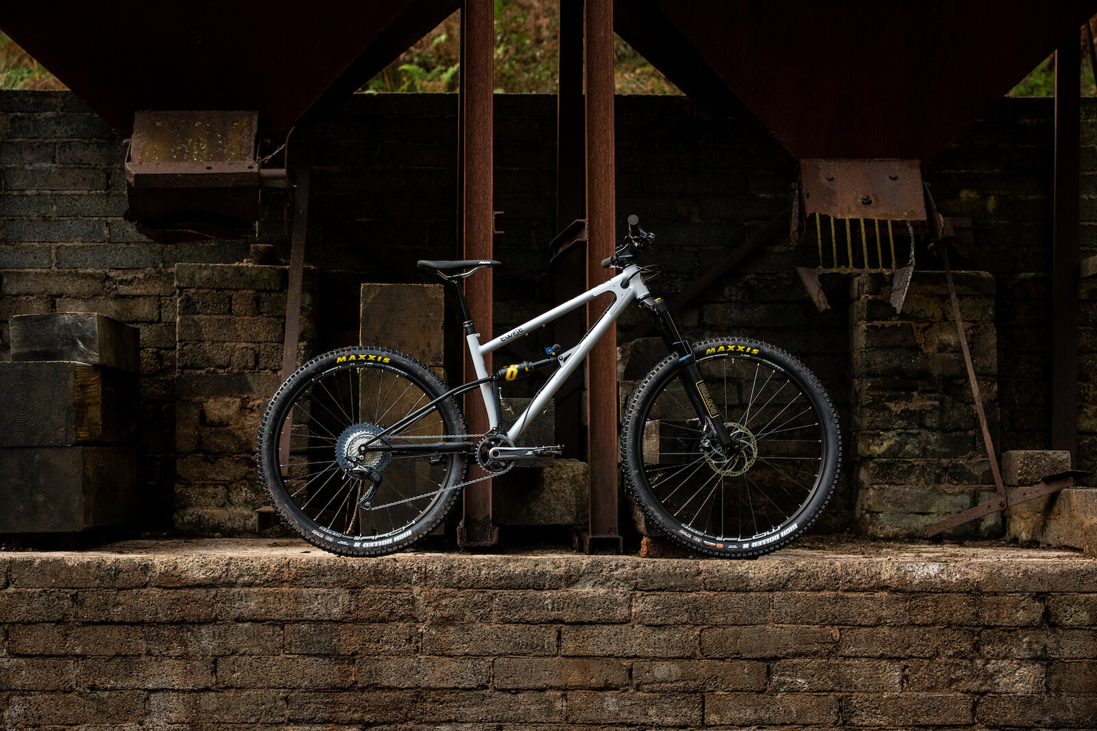 Starling-Cycles-Twist-Main-Header-1.jpg