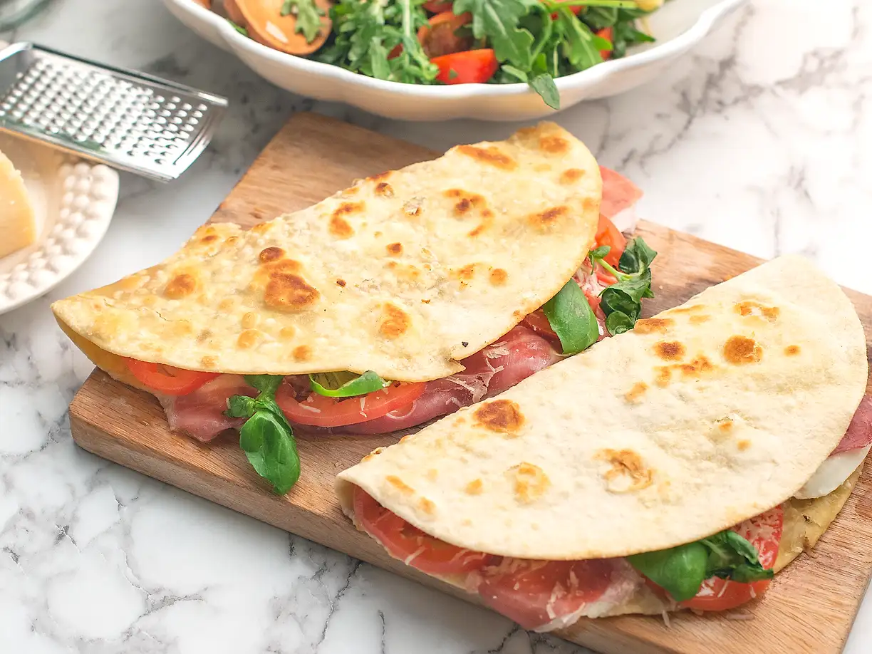 jennies-piadina-med-mozzarella-och-parmaskinka.png