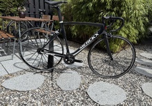 Landsvägsracer i cool retrodesign: Merckx EMX-525 kolfiber – 53 cm – projekt