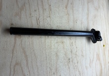 Sadelstolpe D27.2 mm, 12 mm offset L350 mm 