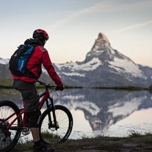En av de fyra bergstjärnarna man passerar. Matter. Foto: Pascal Gertschen.