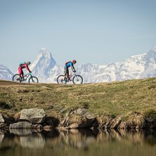 Tobleroneformade toppar och små alptjärnar, se t. Foto: Pascal Gertschen.