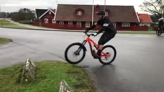 Jag från en annan vinkel ollie över en gris