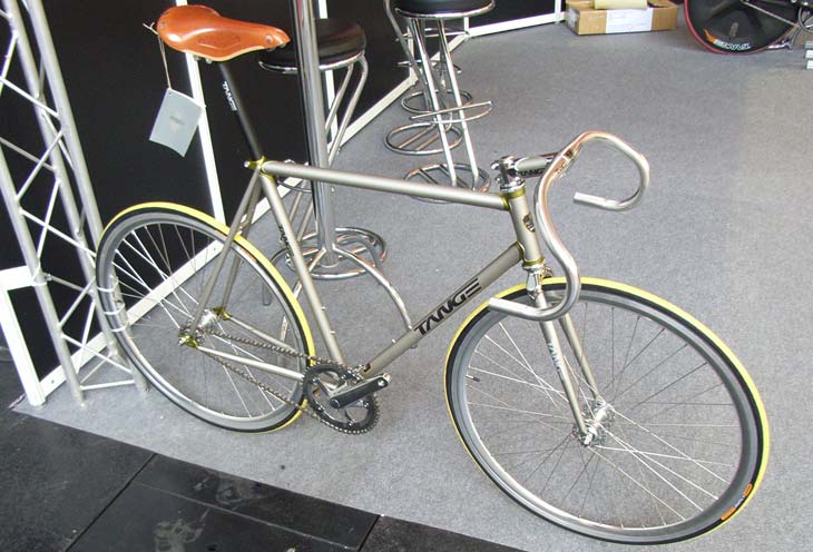 tange1.jpg