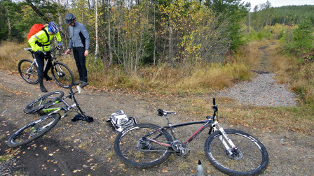Ett cykeltest är mycket av cykla, justera och diskutera.