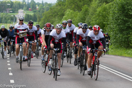 Billy och Team X-Racing cyklar Vätternrundan med stil.. Foto: Peter Sjögren