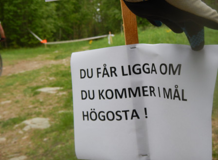 Någon fick en extra sporre ute på förstaloopen.