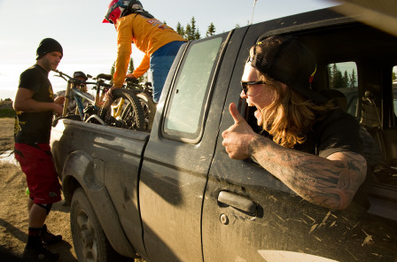 Tack vare transportvägarna kan material enkelt transporteras upp på berget. Foto: Bengt Luthman