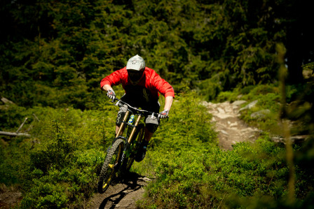 Snorre i den naturliga stigen KGB(som är en kombination av spåren Buldrelöypa och Gresslöypa). Foto: Vegard Breie