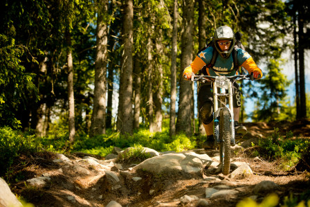 Fjolårets världscupbana är hyfsat teknisk, här är dock ett lite lugnare parti som åks av nederländaren Irmo Foto: Vegard Breie