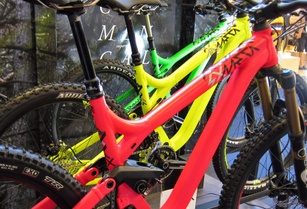 Commencall i trendriktiga trafiksignalfärger