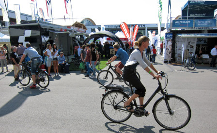 På Eurobike går alla elcyklar att prova en liten sväng