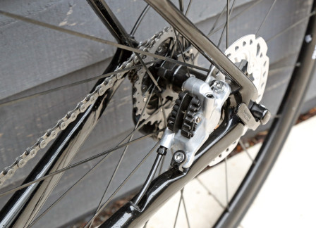 Bromsok BR-RS785 med ny dragning av bromsslang på insidan BR-RS785