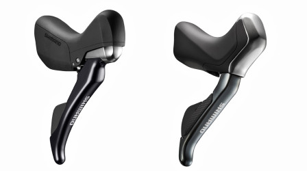 Det nya mekaniska reglaget ST-RS685 till vänster i jämförelse med det elektroniska ST-R785 till höger Shimano ST-RS685
