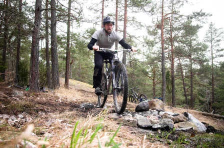 Det igenfyllda lerhålet måste så klart testköras. Foto: Bengt Luthman