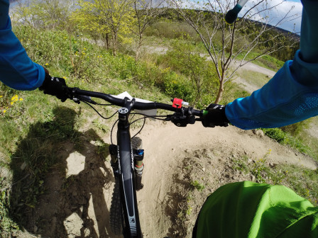 Den andra switchbacken i startbranten på SS1. 