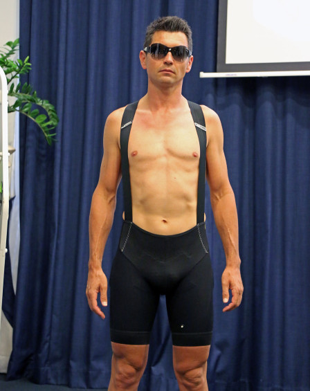 Assos-mannen var på plats och visade upp sig i de nya kläderna.