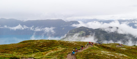 På väg upp för Molden oh Sogndal Enduro 2014. Foto: Björn Olsson