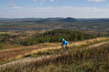 Starten på "Barbro" med Ljusnan i bakgrunden