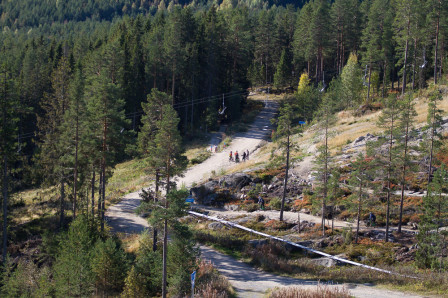 Fullt med åkare på berget
